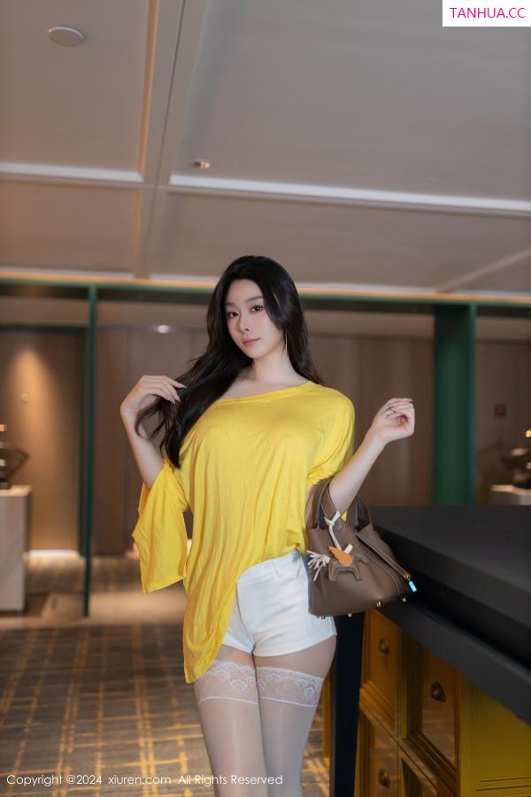 [XiuRen]高清写真图 2024.08.15 No.9019 小逗逗 美腿写真